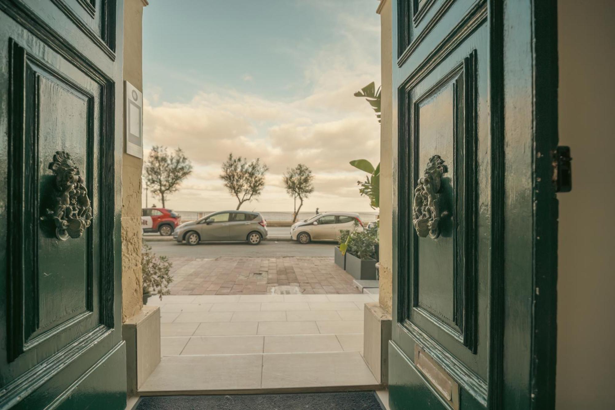 Sliema Central O'Clock Malta Exterior photo